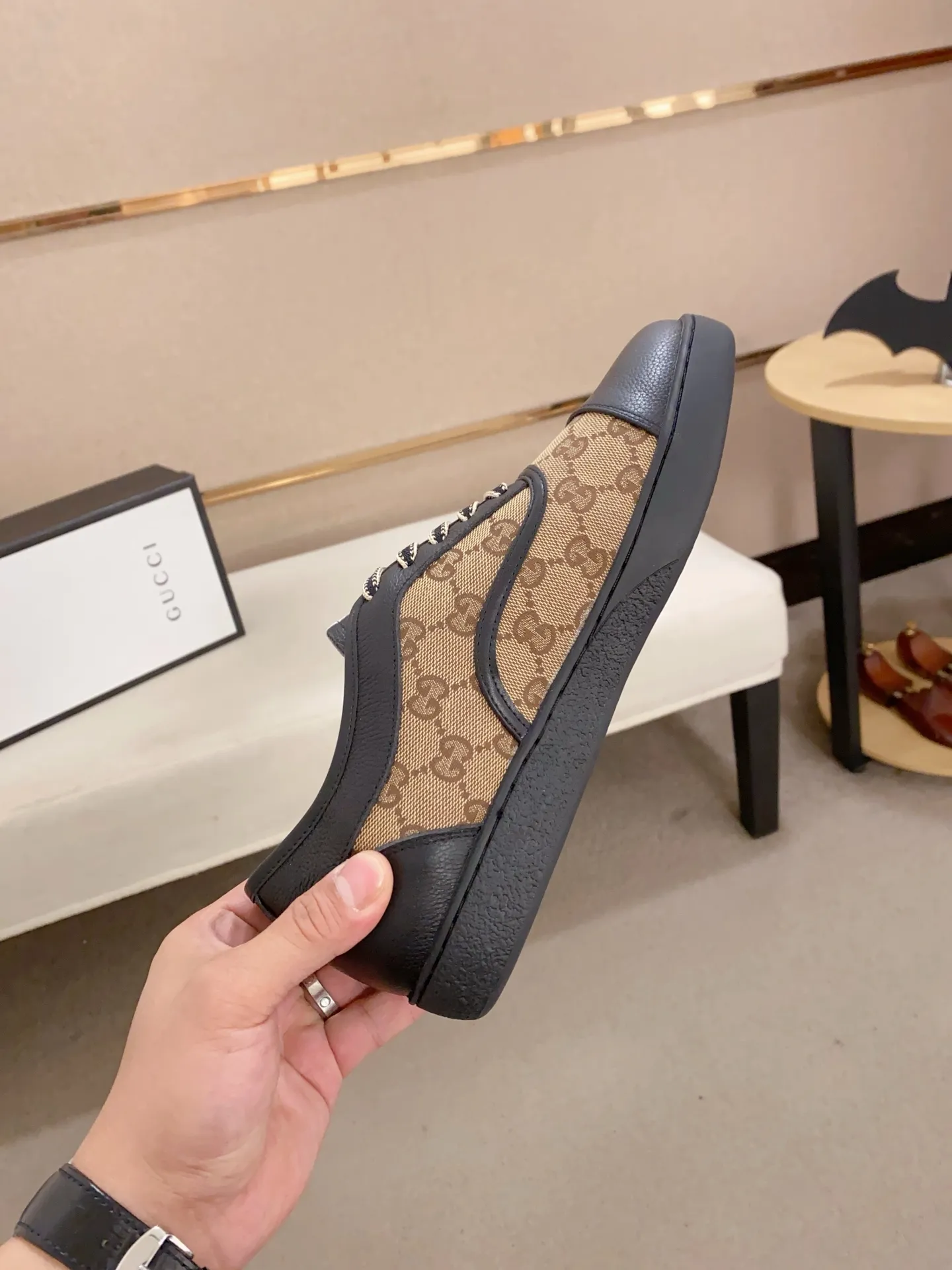 Men's clothing and shoes💰:400💰 (GUCCI) The latest model from the official website 🎁🎁Casual and fashionable men's shoes👟, hot style 💥The version is simple and elegant, exclusive for trendy men. Unique official website latest brand elements 👑Gucci original decoration, fashionable and generous, the fabric is original cowhide ✅sheepskin lining, the official website specifies wear-resistant casual outsole, the classic model is taken in kind at the counter🎬38-44 (45 is not returned or exchanged)